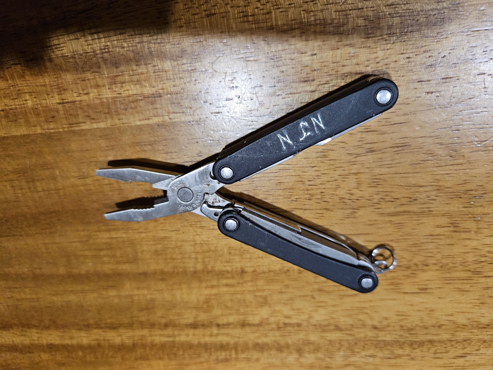 Leatherman Squirt Ps4 Black With Initials Carved In The Handle