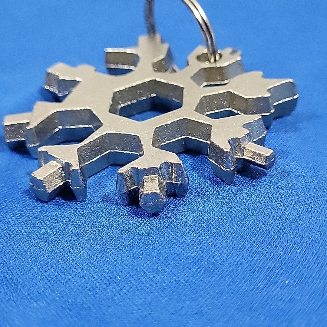 Silver Tone Metal Cutout Snowflake Keychain Multi Tool Snowboarding Screwdrive