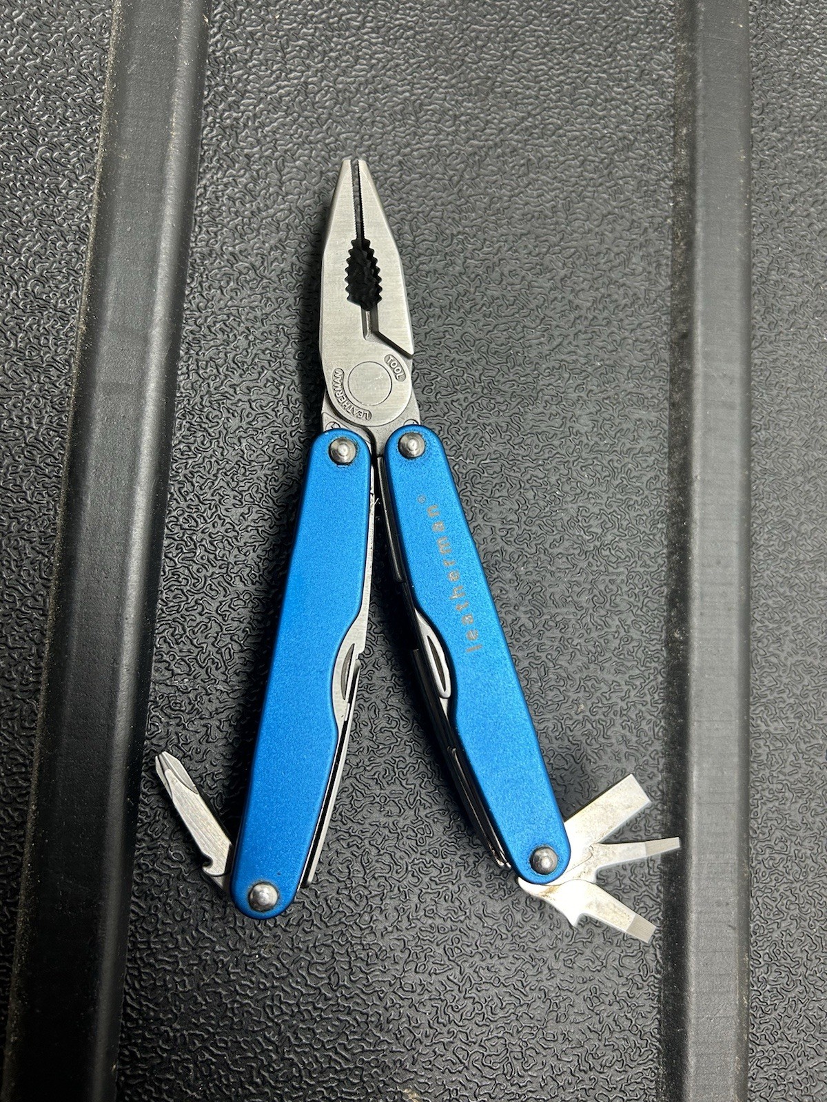EDC Blue Leatherman Juice CS4 Multitool. Discontinued/Retired