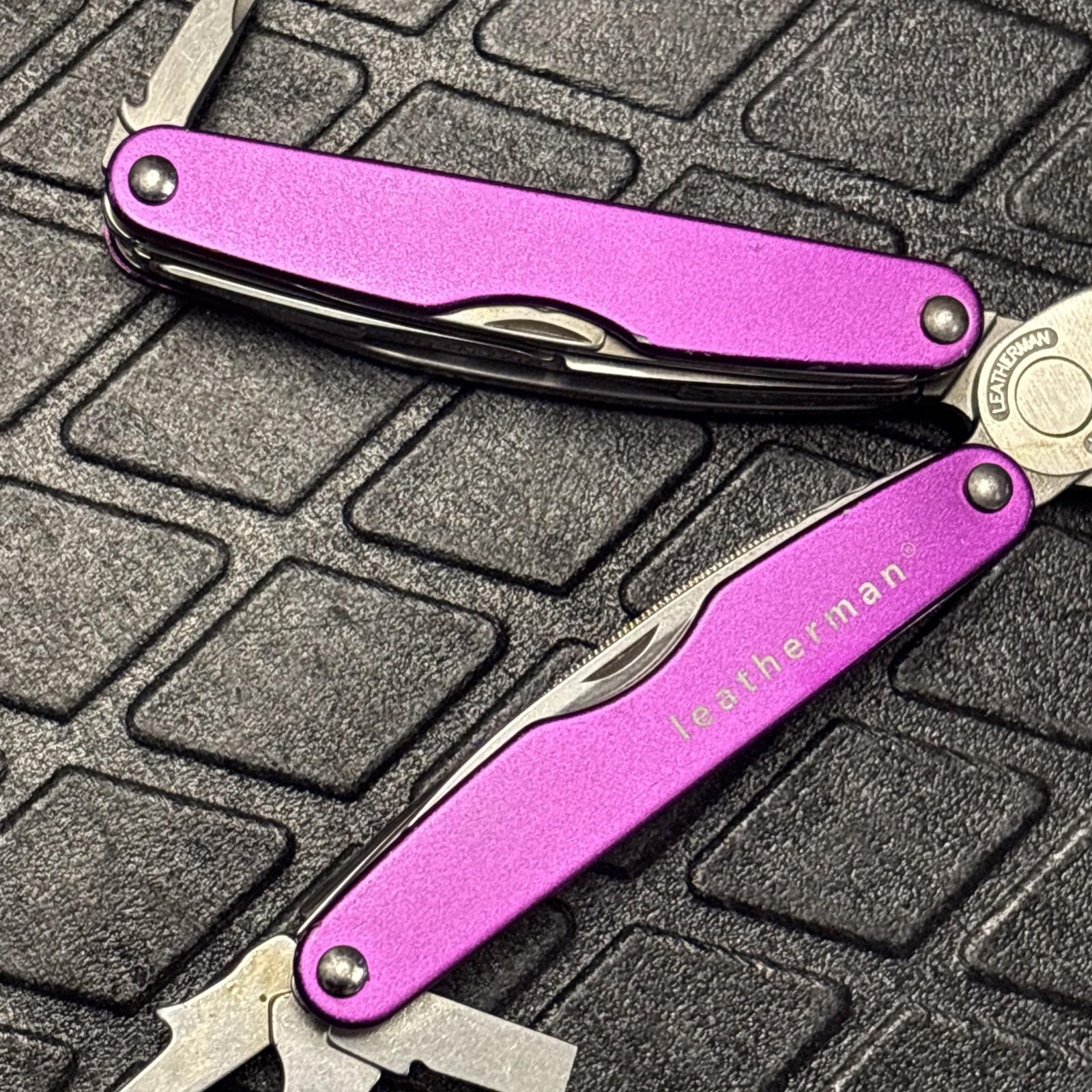 RARE Retired Leatherman Juice XE6 Thunder Purple