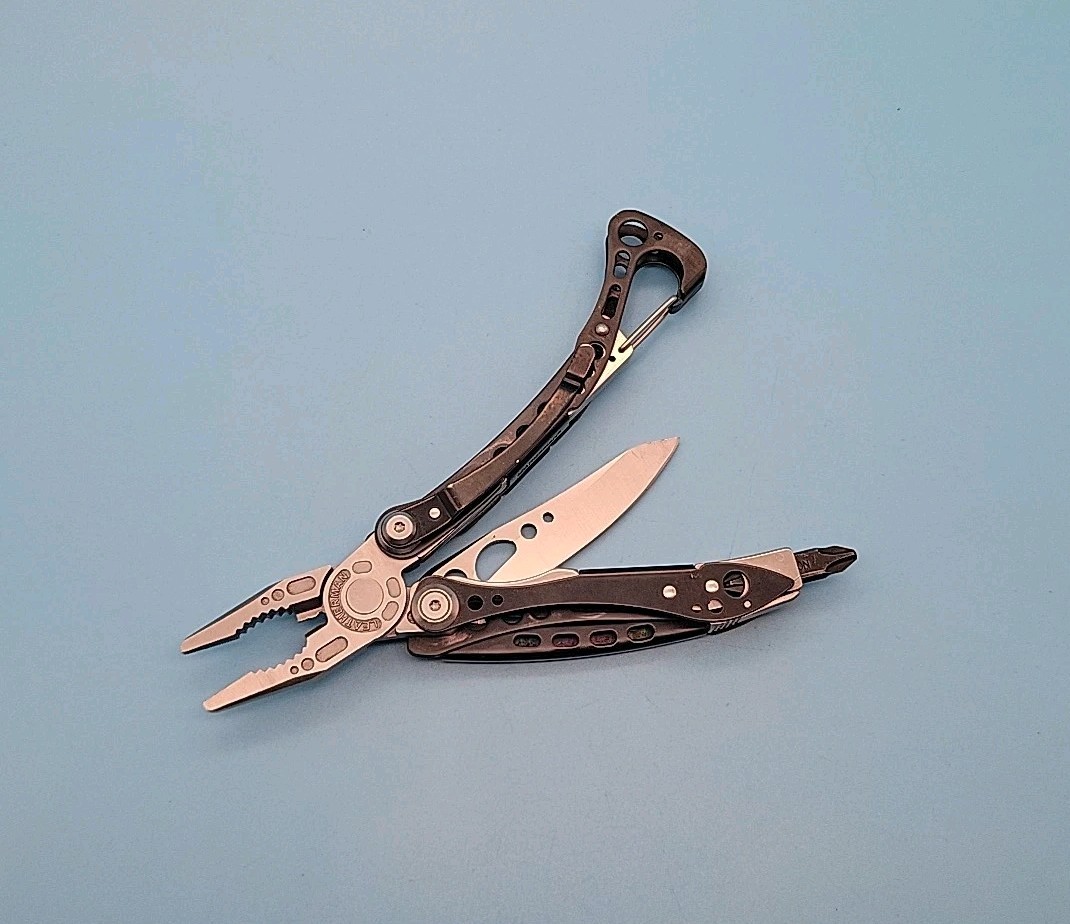Leatherman Skeletool CX Multi-Tool – Plain Edge 154CM Blade – Driver Bits