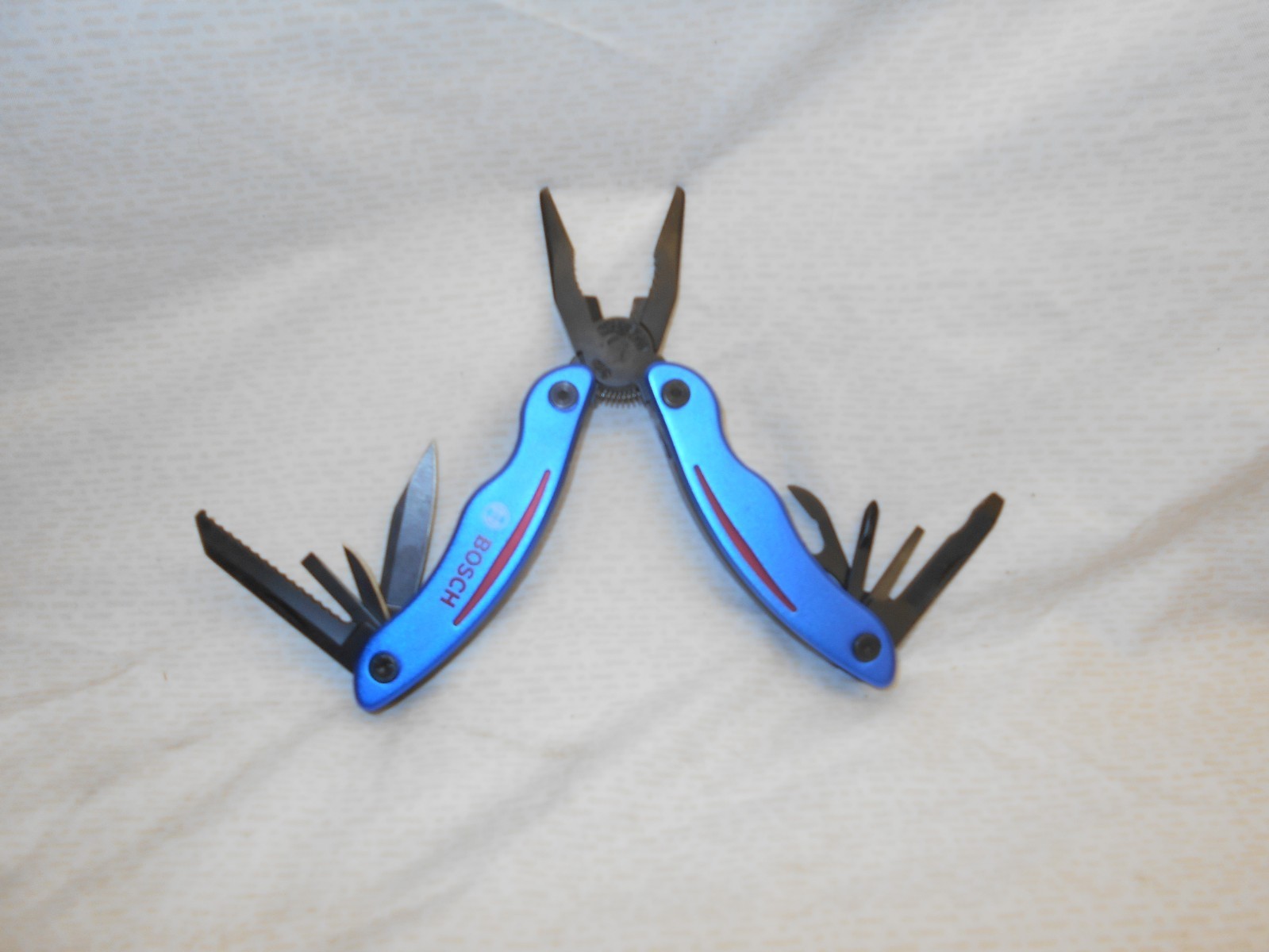 BOSCH MULTI-PLIER MULTI-TOOL SURVIVAL KNIFE SCREWDRIVER & MORE NEW