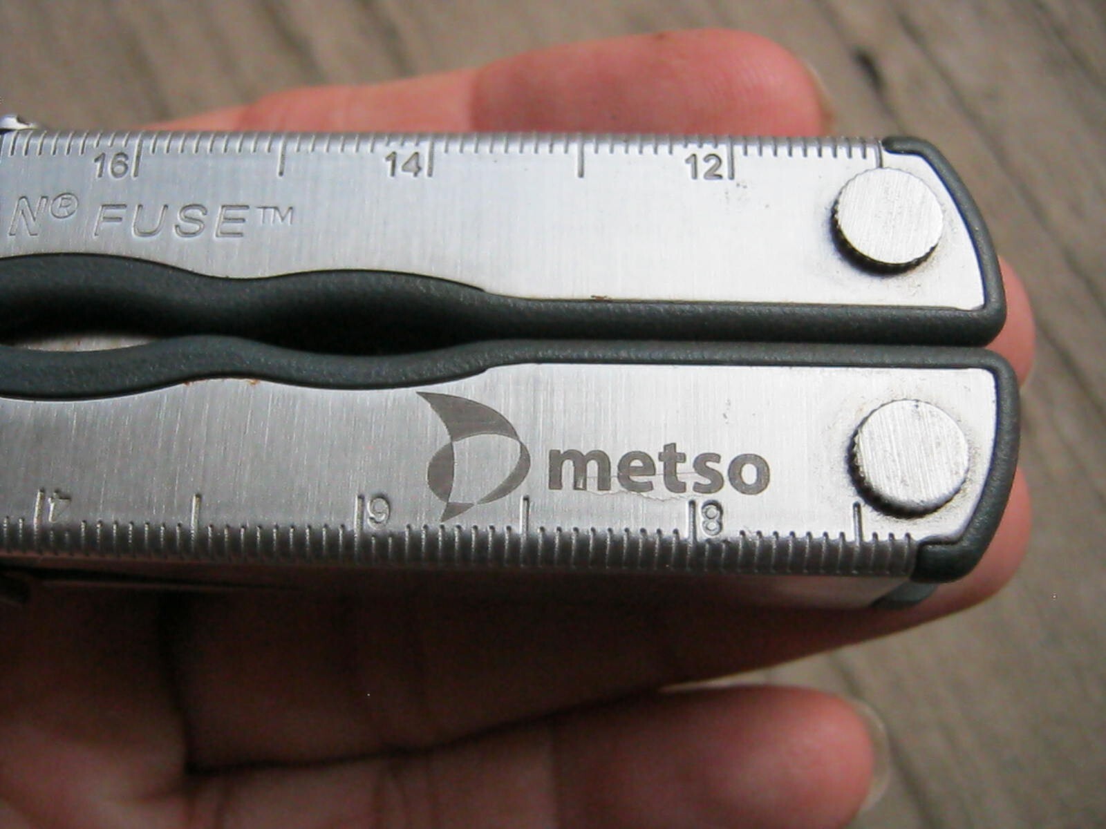 LEATHERMAN FUSE STAINLESS STEEL MULTITOOL ADVERTISING “METSO” W/BLACKBERRY POUCH