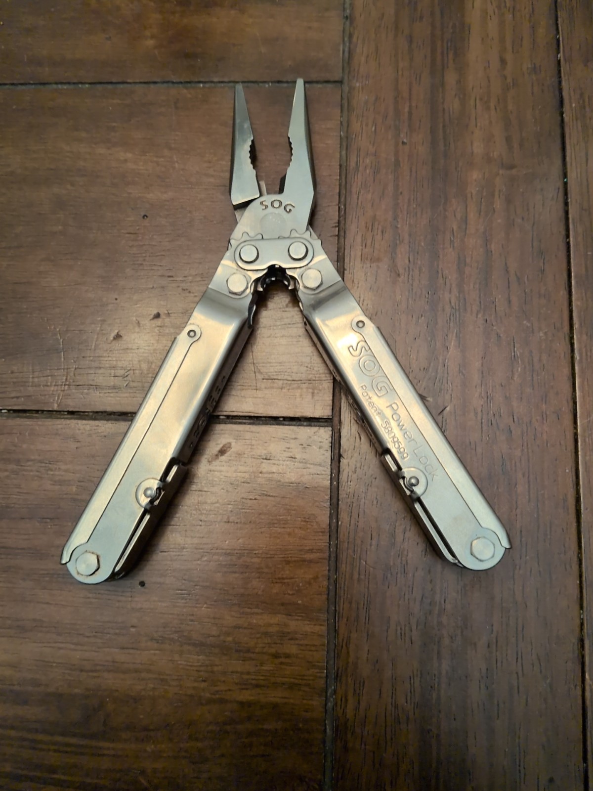 SOG POWERLOCK MULTI-TOOL WITH LEATHER CASE