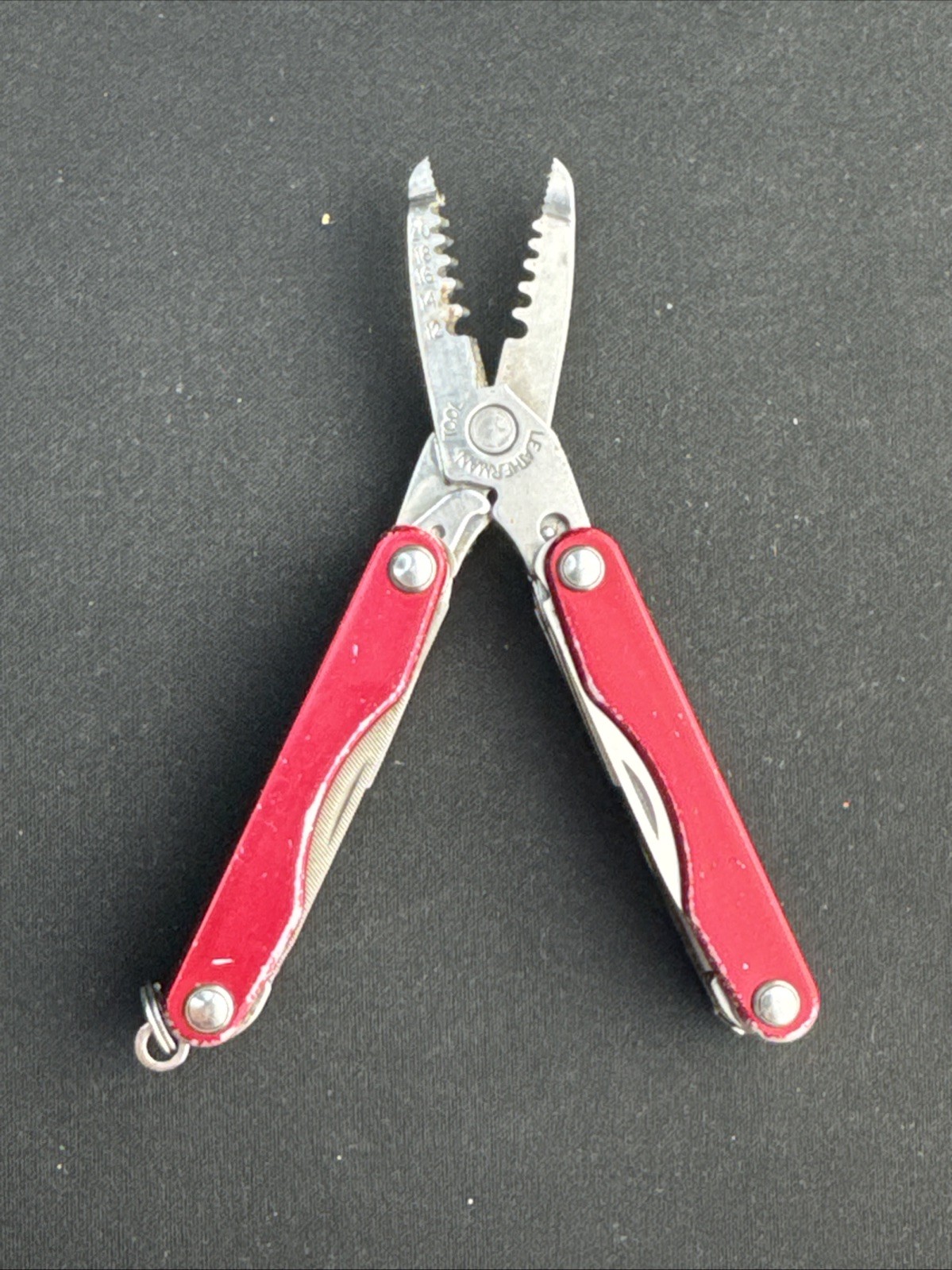 Leatherman Squirt E4 Multi-Tool w/Wire Strippers Radioshack 34042