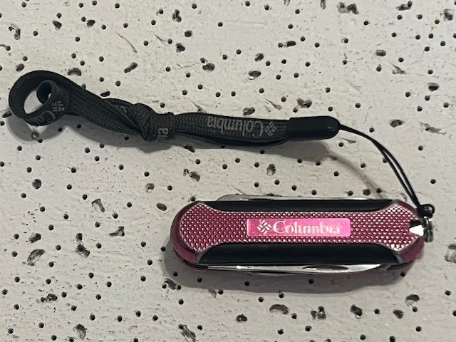 COLUMBIA 10-Function Pocket Tool- Knife -Scissors- LED Flash-Light needs battery