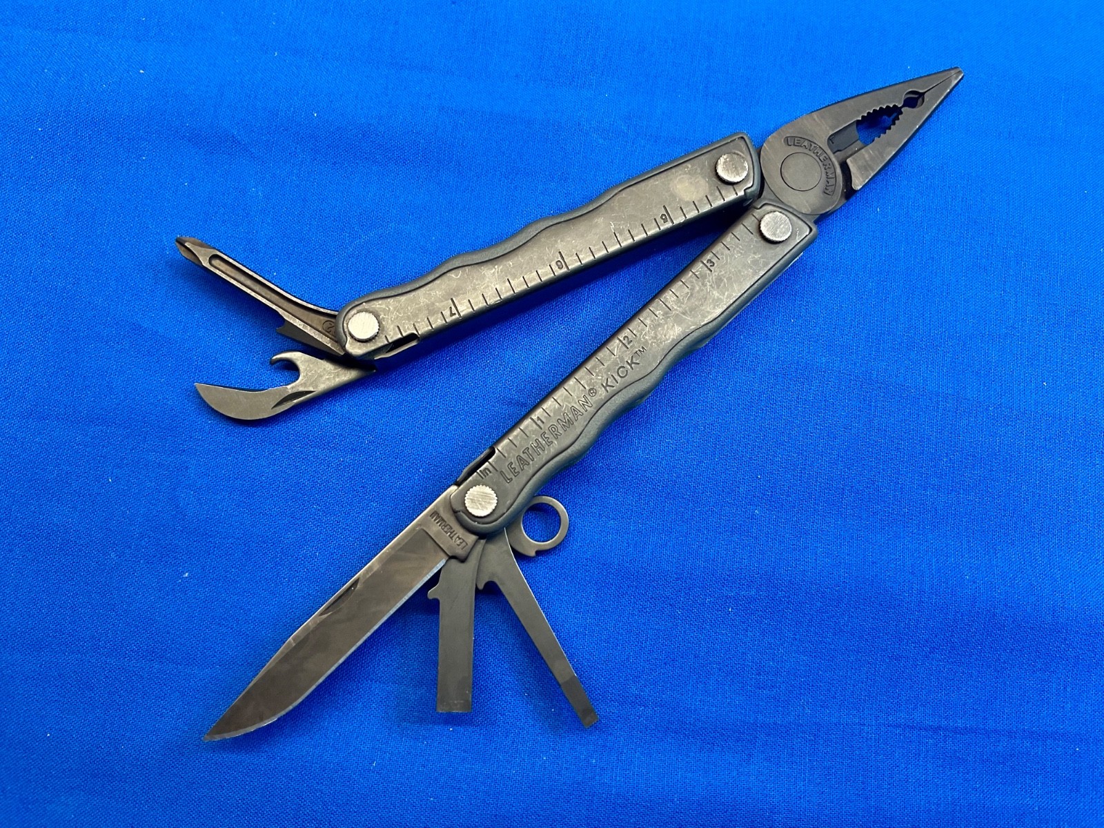 Leatherman Kick Black Oxide Multi-Tool Knife Plier 2012 Date code