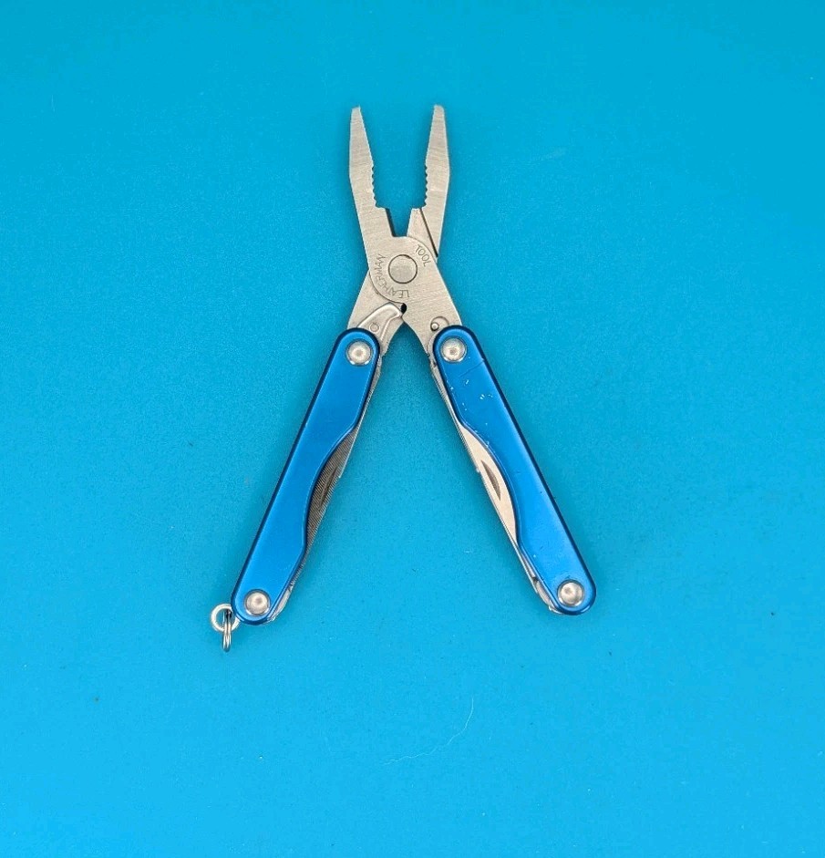 Leatherman Squirt P4 Multi-Tool, Key Ring, Retired, BLUE!