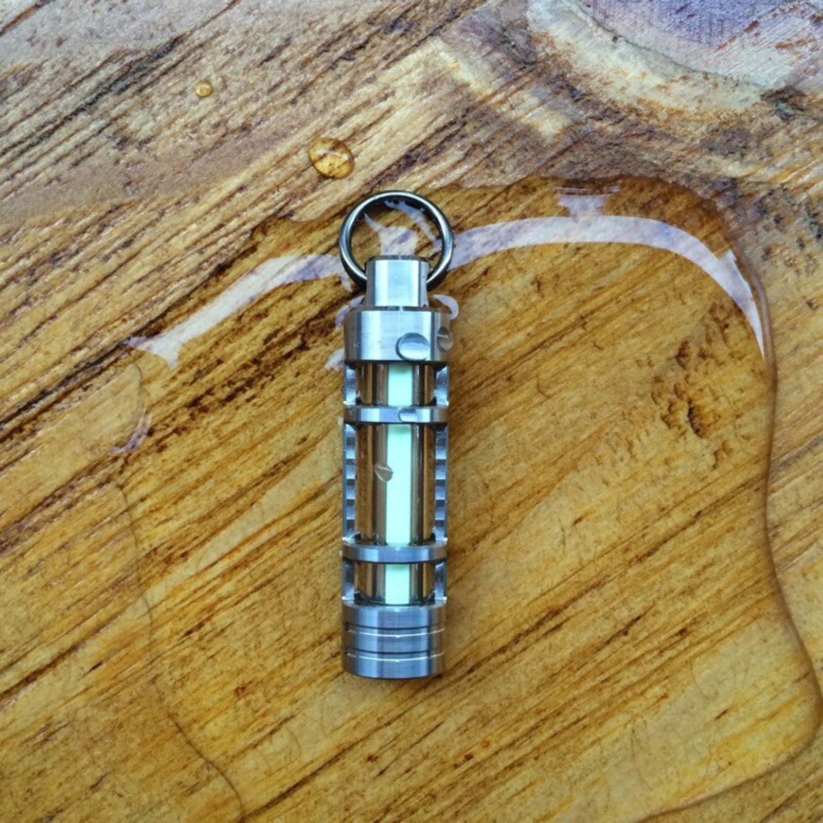 Titanium Key Chain Outdoor Life Saving Tool 25 Year Emergency Light