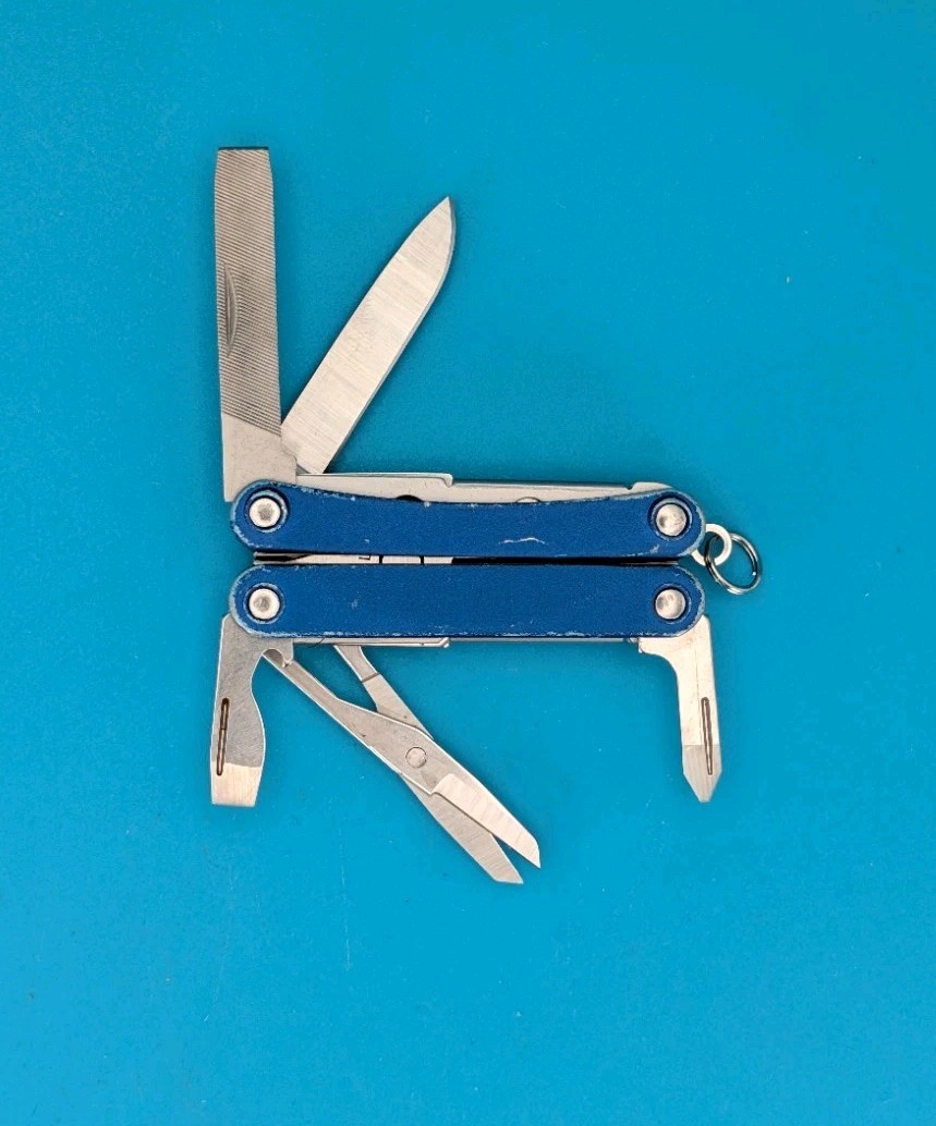 Leatherman SQUIRT PS4 Multi-Tool With Pliers Scissors Knife BLUE!