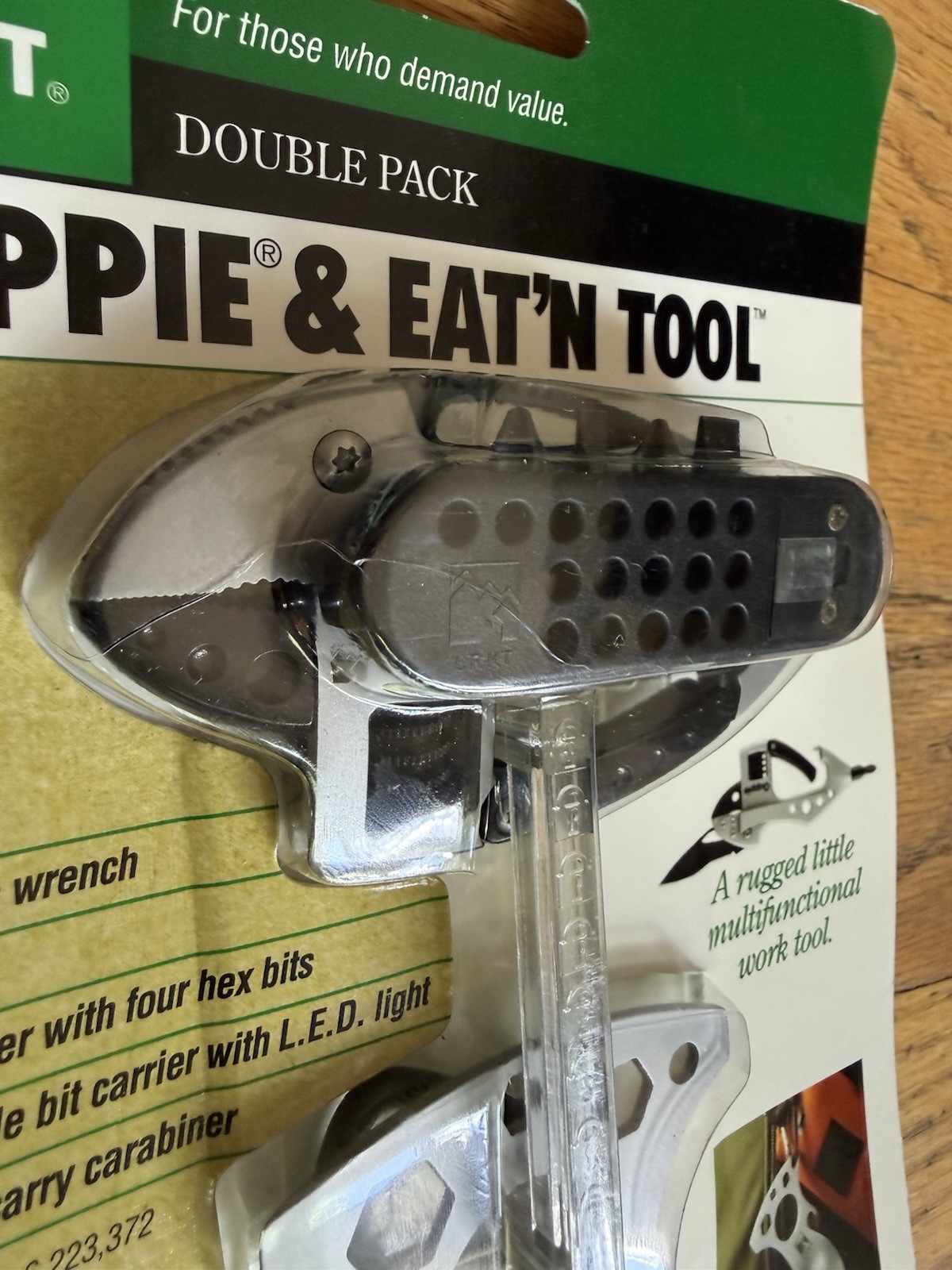 New in packaging CRKT 9070-2C Guppie & Eat’N Tool 4-Tool Multi-Tool, 2″ Serrated