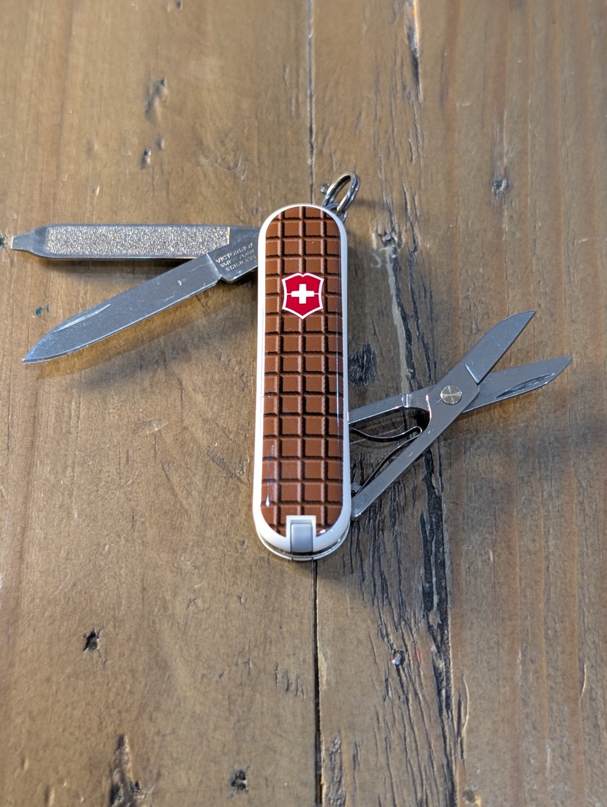 Victorinox – Swiss Chocolate Classic SD 2015 – Swiss Army SAK Multi-Tool – BS-65