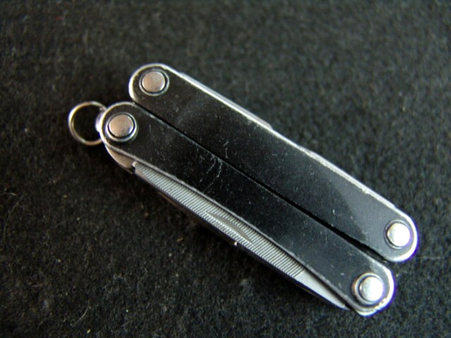 LEATHERMAN SQUIRT ES4-ELECTRICIAN WIRE STRIPPER MULITOOL-RETIRED- LEATHER POUCH