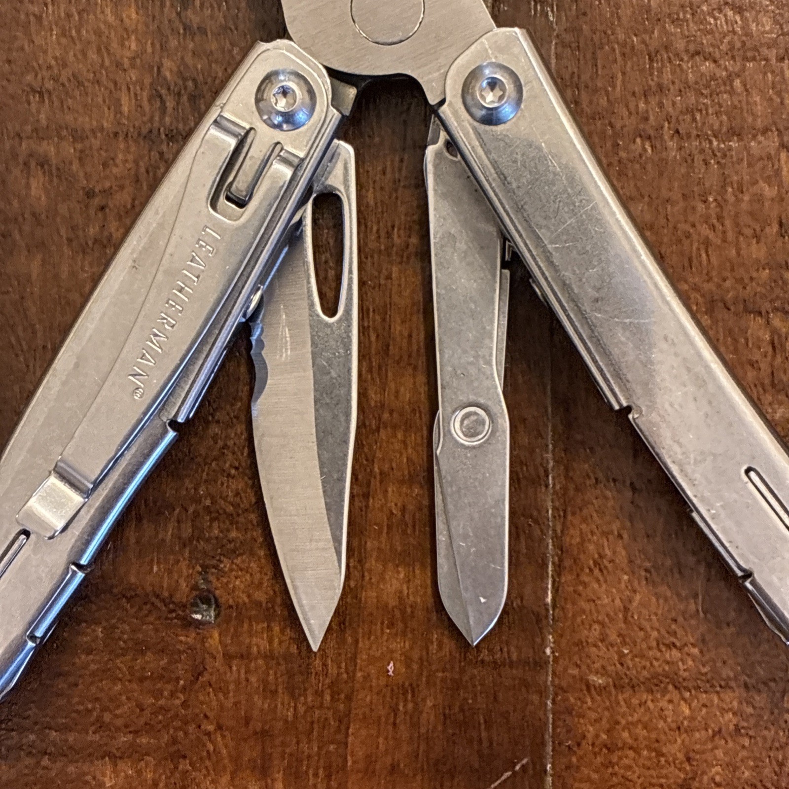 Leatherman Wingman 14 Tools Multi-Tool – Stainless Steel – Excellent