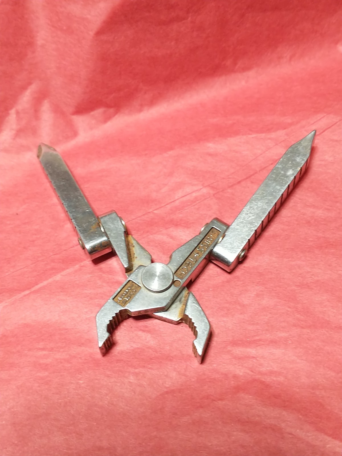 SWISS + TECH MULTI TOOL 1 7/8″ CLOSED STAINLESS STEEL