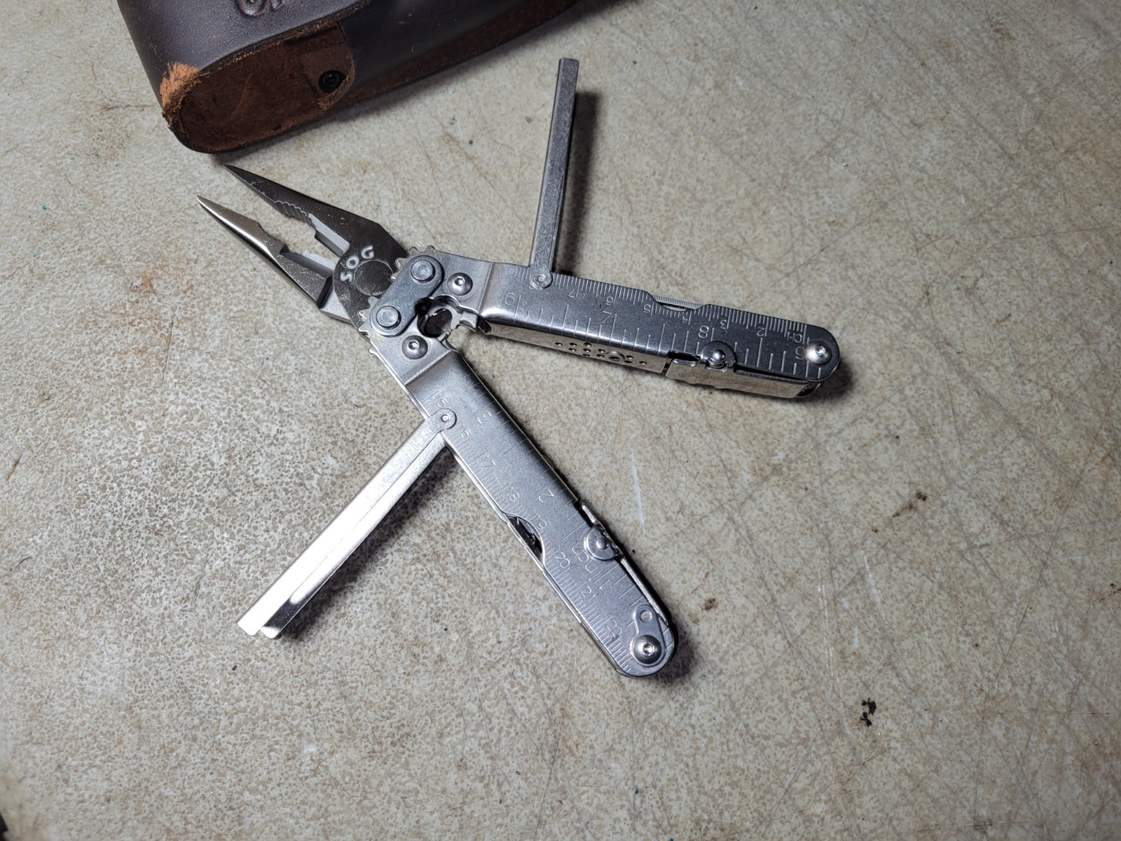 Fine SOG Power Lock Multi-Tool Stainless Steel Serrated Knife Opener