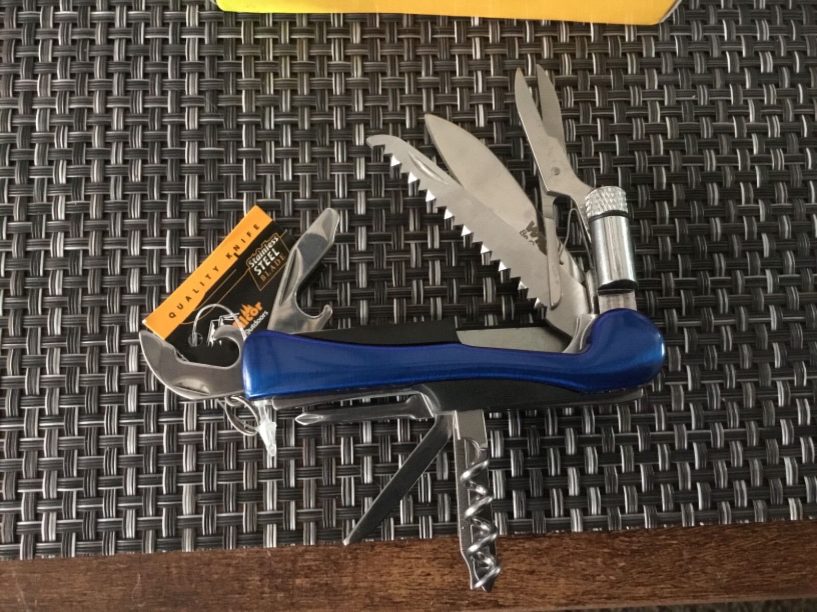 Wilcor multi tool pocket knife with light – blue