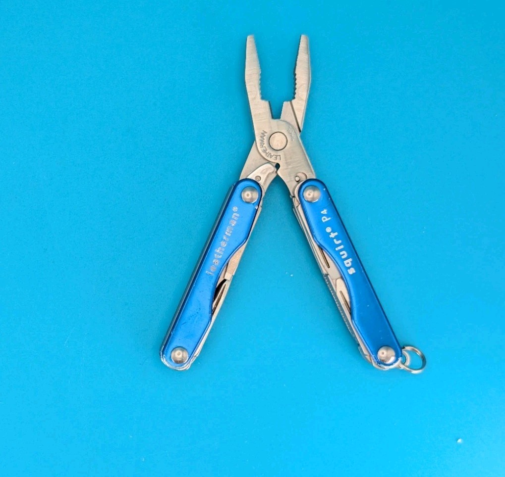 Leatherman Squirt P4 Multi-Tool, Key Ring, Retired, BLUE!