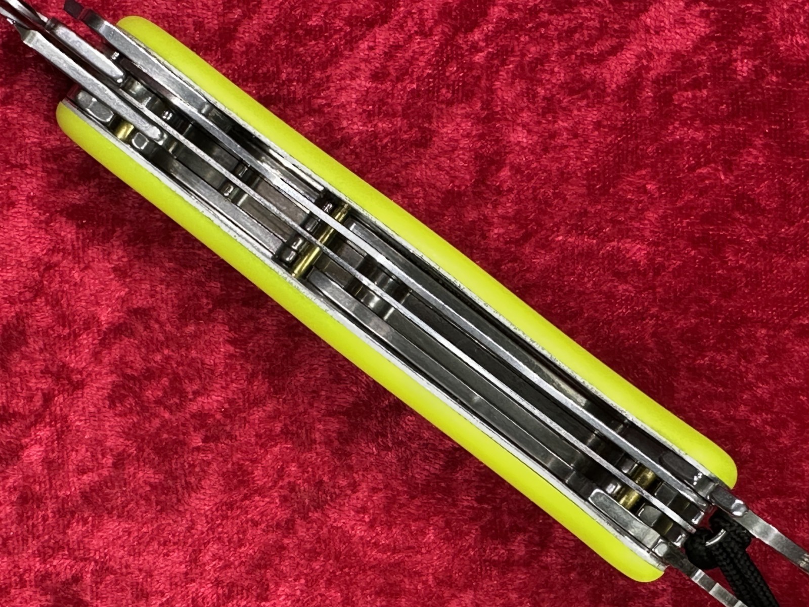Victorinox RescueTool StayGlow Handle Large Swiss Army Knife 111mm 11 Tool (642)