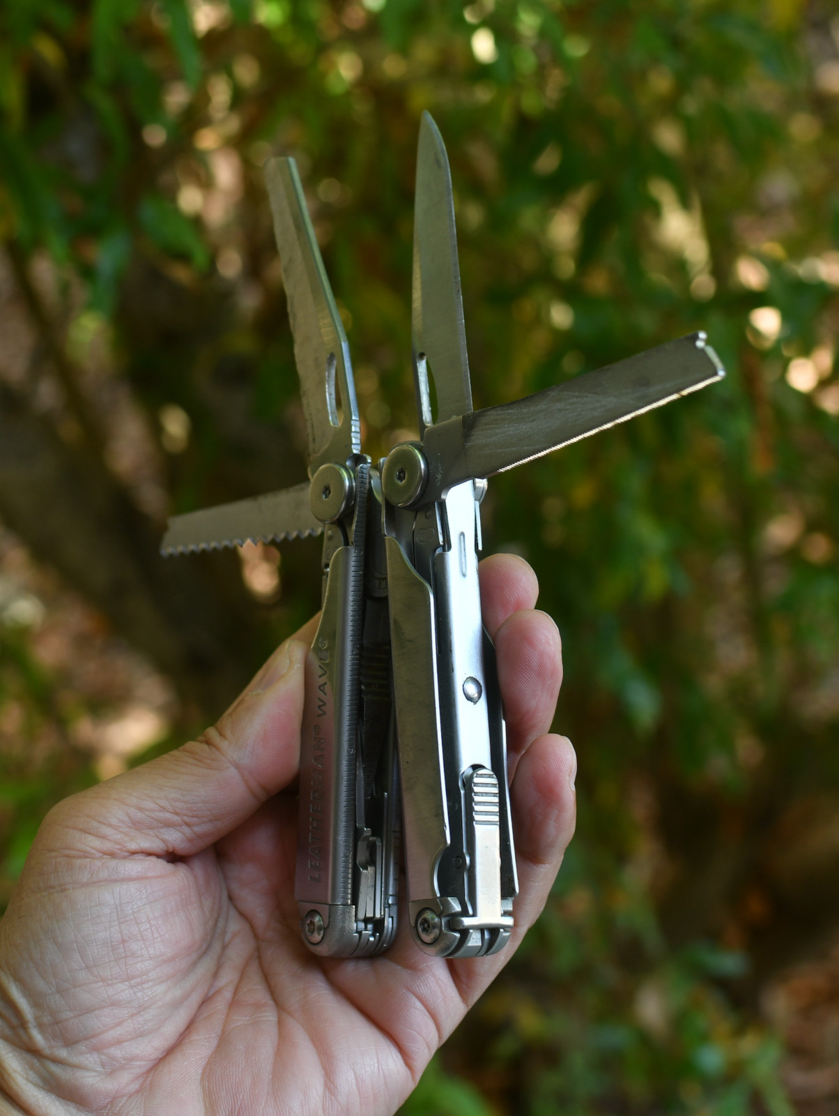 LeatherMan Wave Pocket Knife  Blades Rust