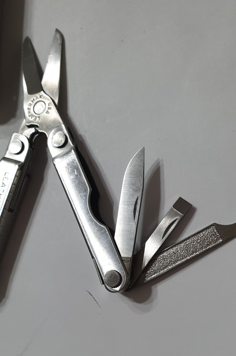 🔥🔥🔥 Leatherman Rare Retired Free P4 One Hand Opening + Micra Multi Tool