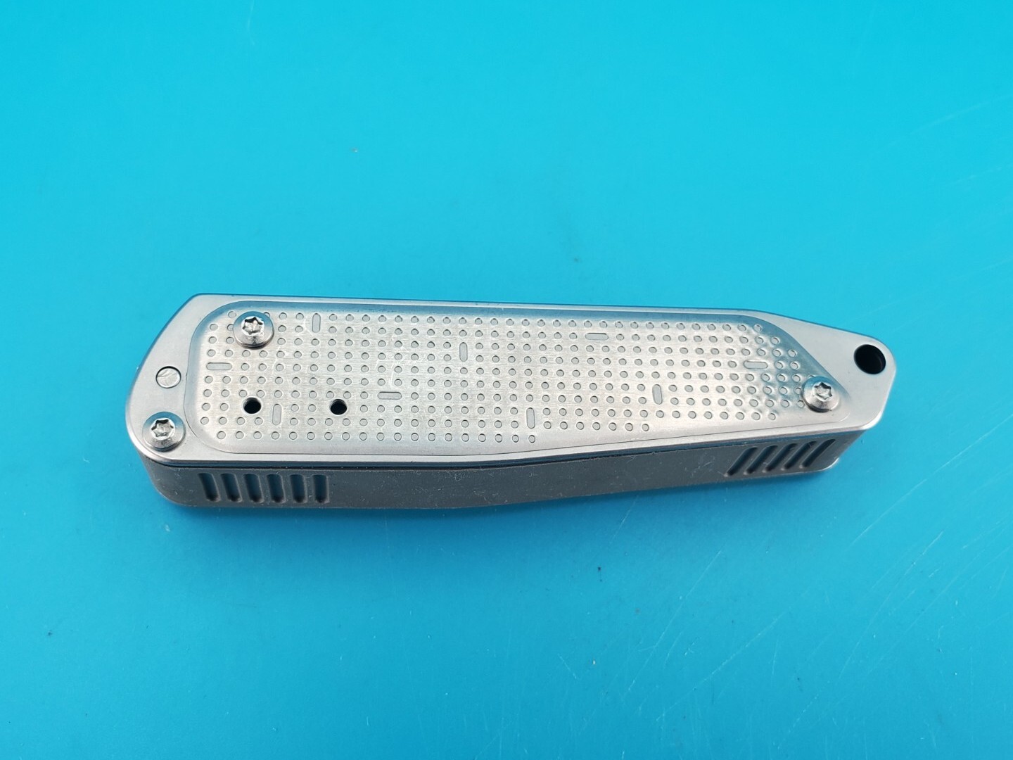Leatherman FREE T2 Pocket Knife Multi-tool! *SCOBY BROS*