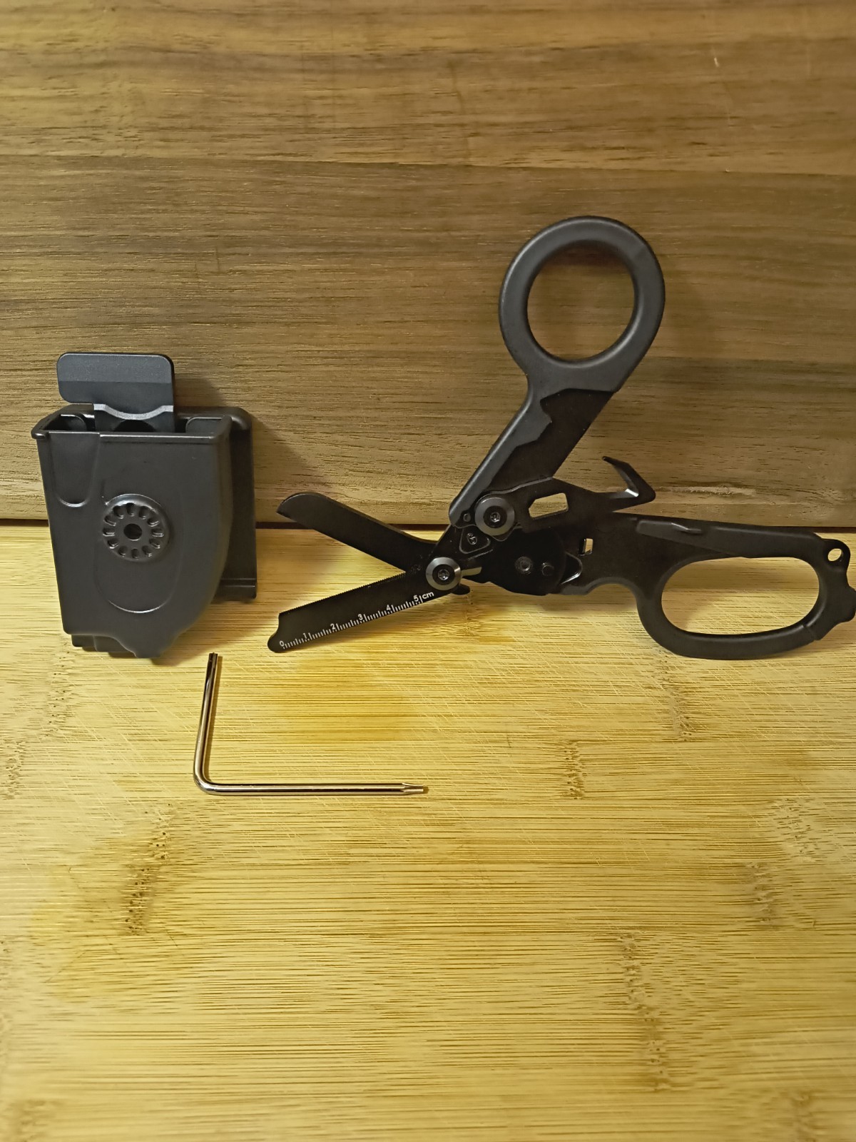 6 In 1 Trauma Shears Multi Tool Compared To Raptor Black Carbon / Carry Case