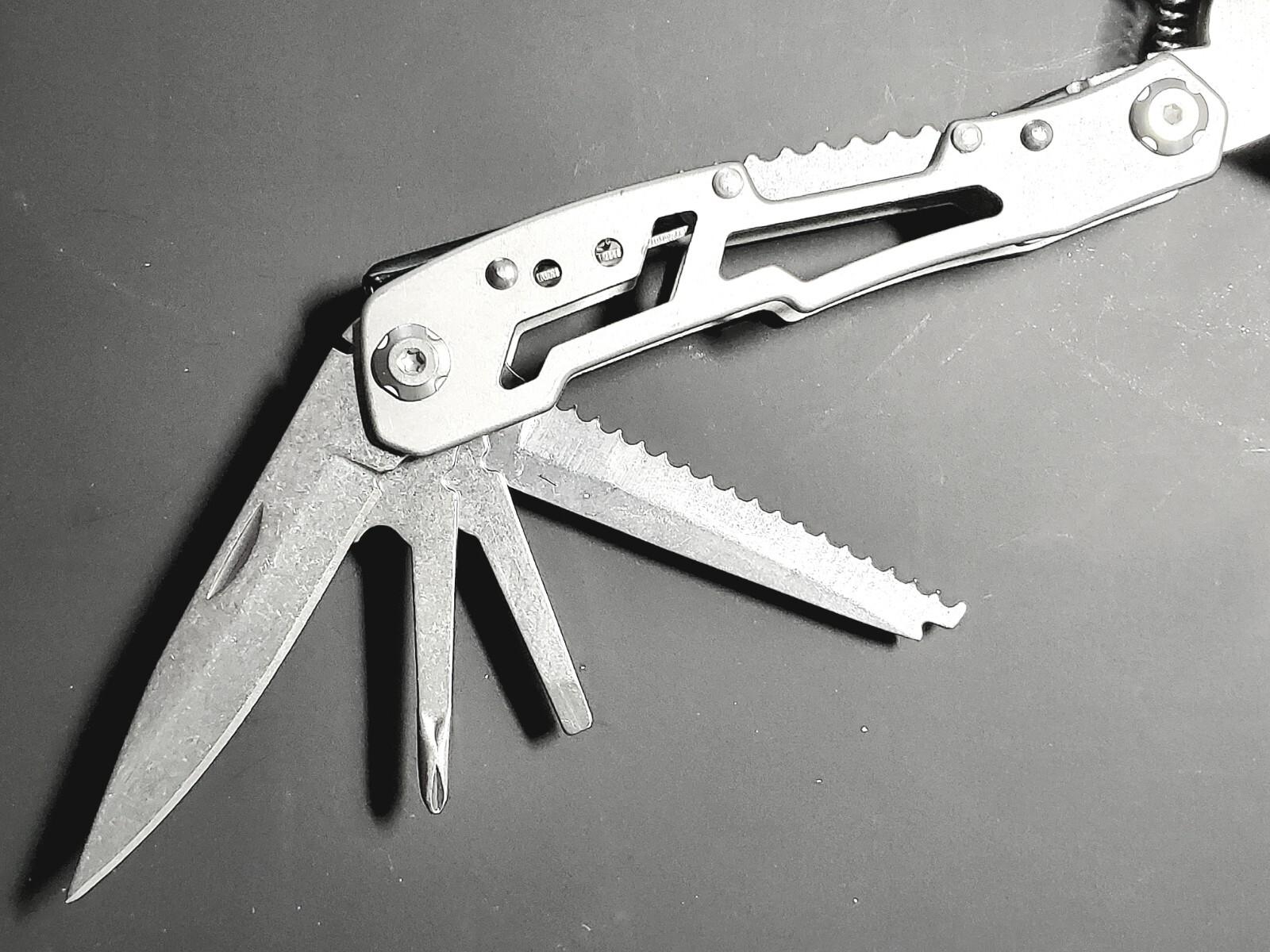 14 in 1 Multi Tool Kit Folding Pocket Knife Multifunction Stainless Steel Pliers