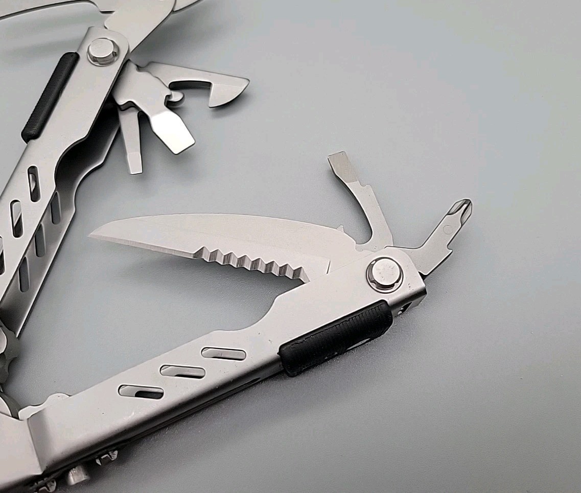 Gerber MP400 Compact Sport Multi-Plier Multi-Tool – Silver – Pliers, Knife