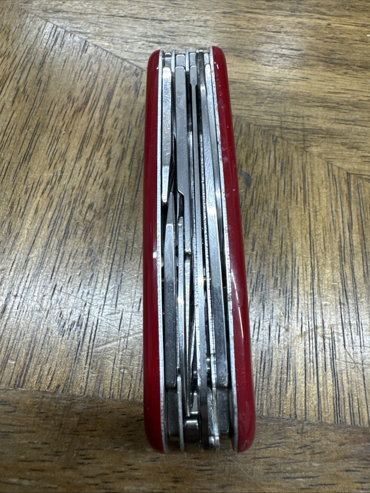 Swiss Army Original Knife Red Huntsman 15 Functions Victorinox 1.3713