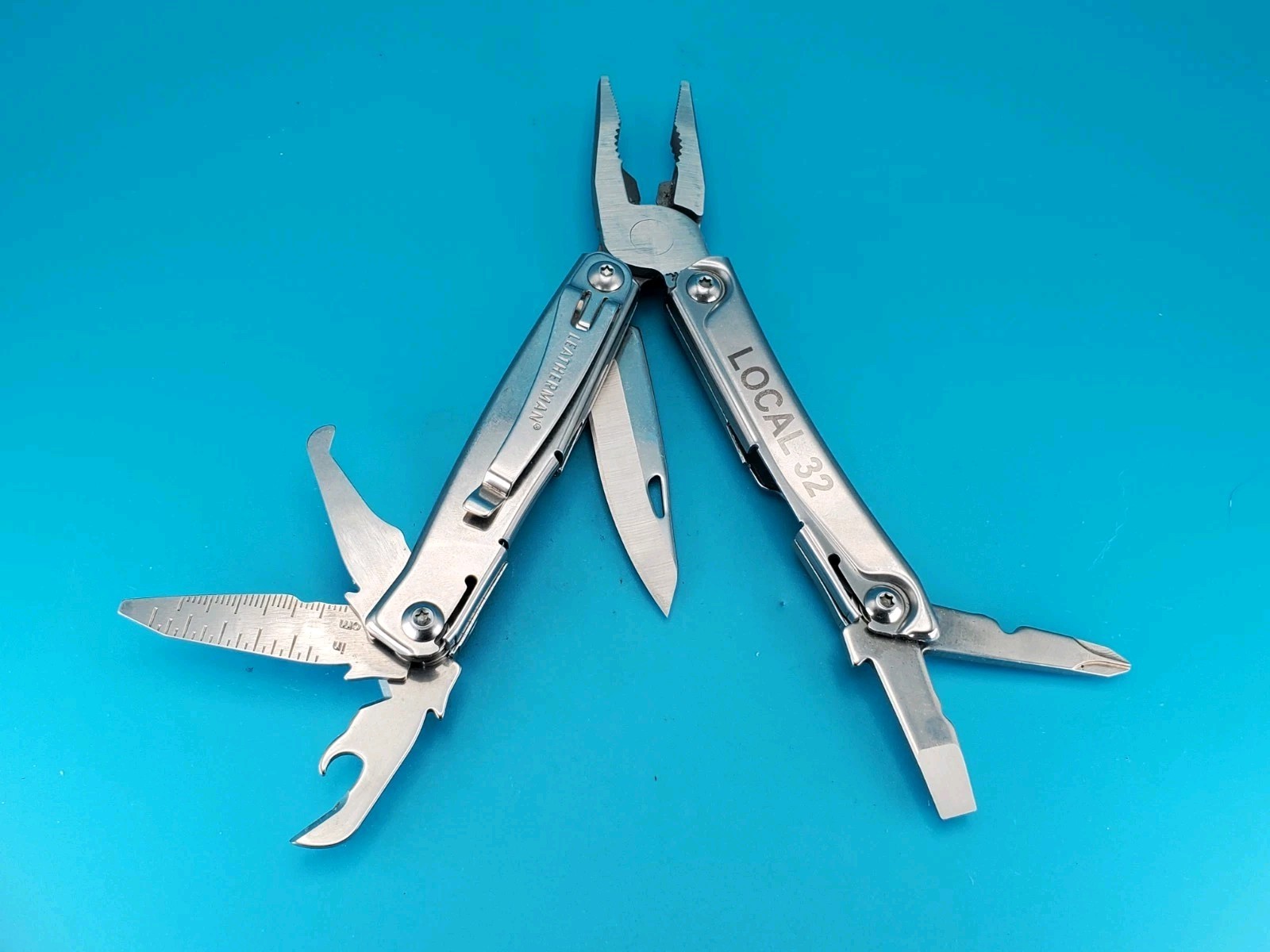 Leatherman Rev 3.8″ Multi-Tool, Stainless! *LOCAL 32*