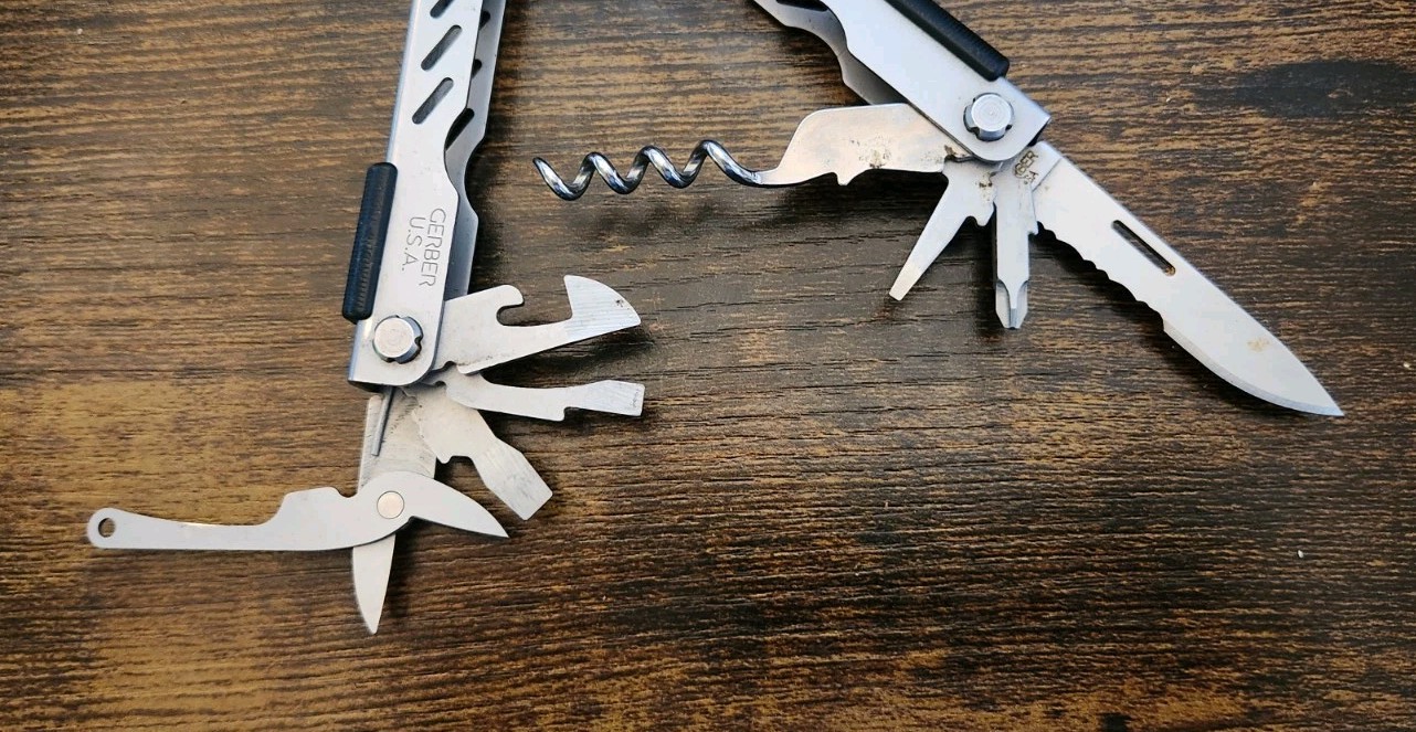 Rare Gerber Vintage Needlenose MP400 Multi-Tool w/ Corkscrew and Sheath – X10