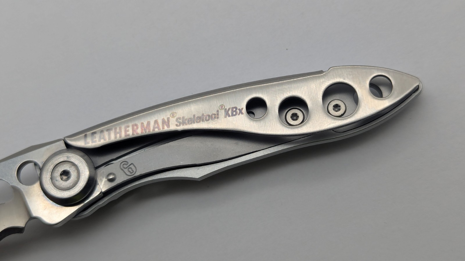 Leatherman Skeletool KBX SILVER Multi Tool SMALL Knives PRE OWNED NICE LOOK READ
