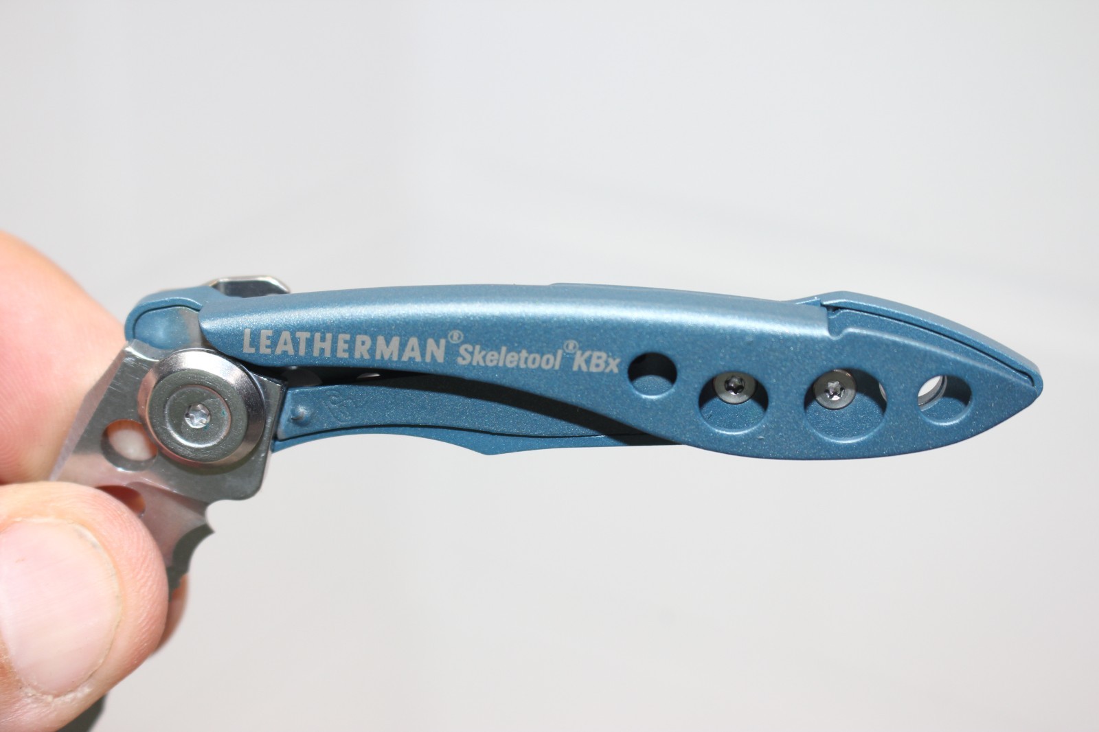 Leatherman Skeletool KBx Pocket Knife EDC Small Half-serrated, Blue, EUC!!!!