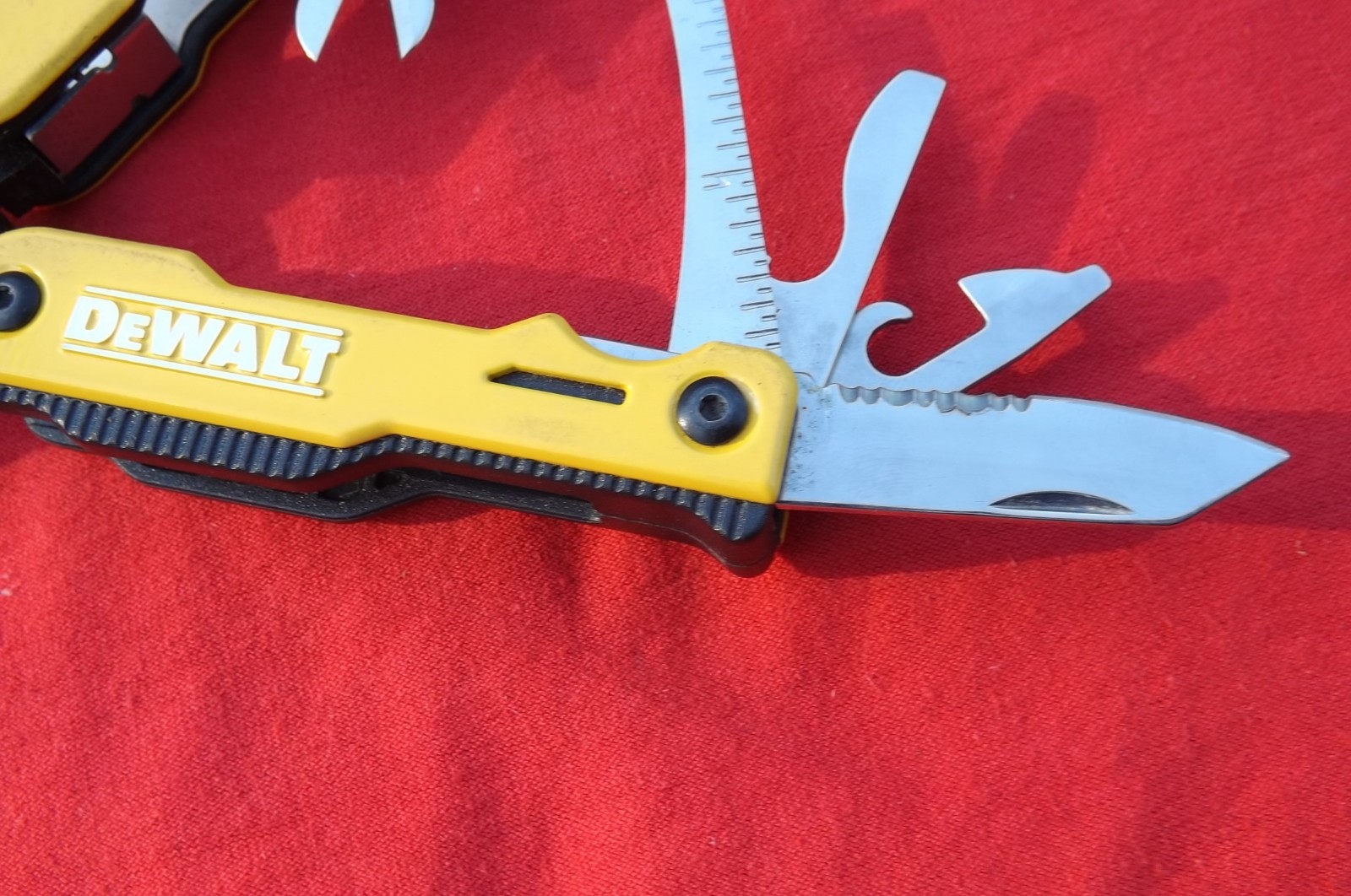 Dewalt MT16 16 in 1 Multi Tool Pocket Knife Pliers Set Stainless Steel Multitool