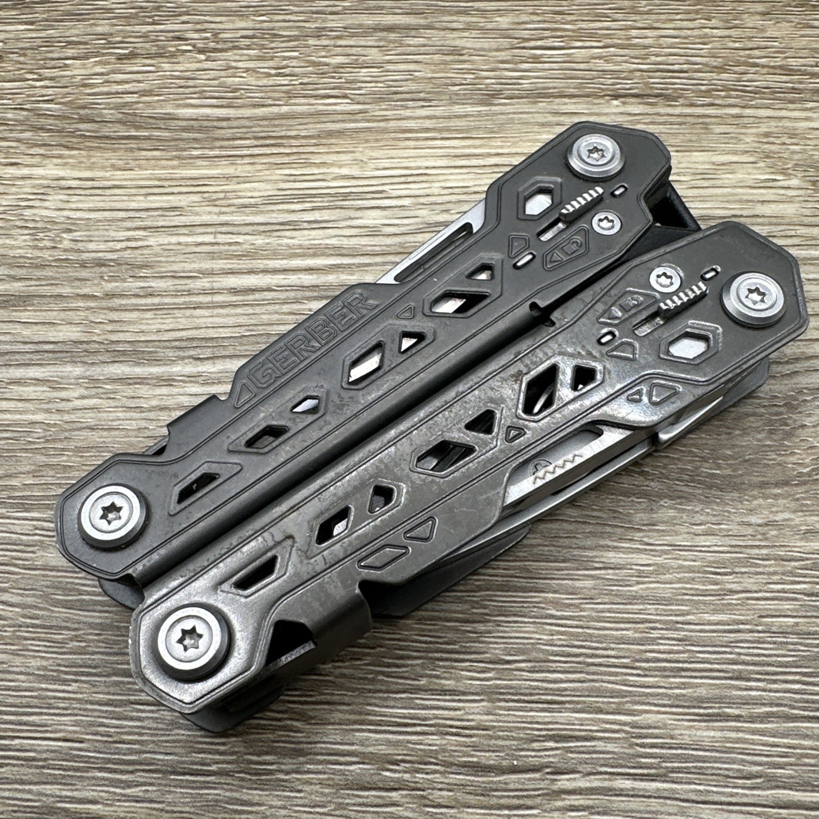 Gerber Truss Multi-Tool Pliers Knife Folding EDC FAST SHIPPING!
