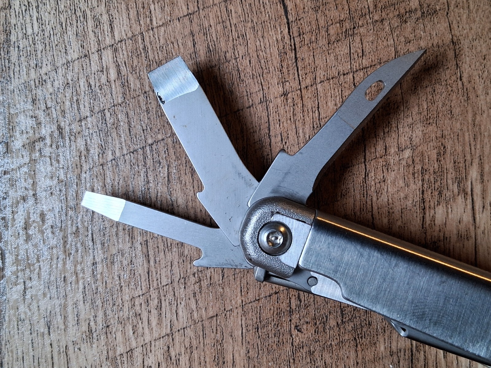 Leatherman Surge Multi-Tool Stainless Steel – Near Mint