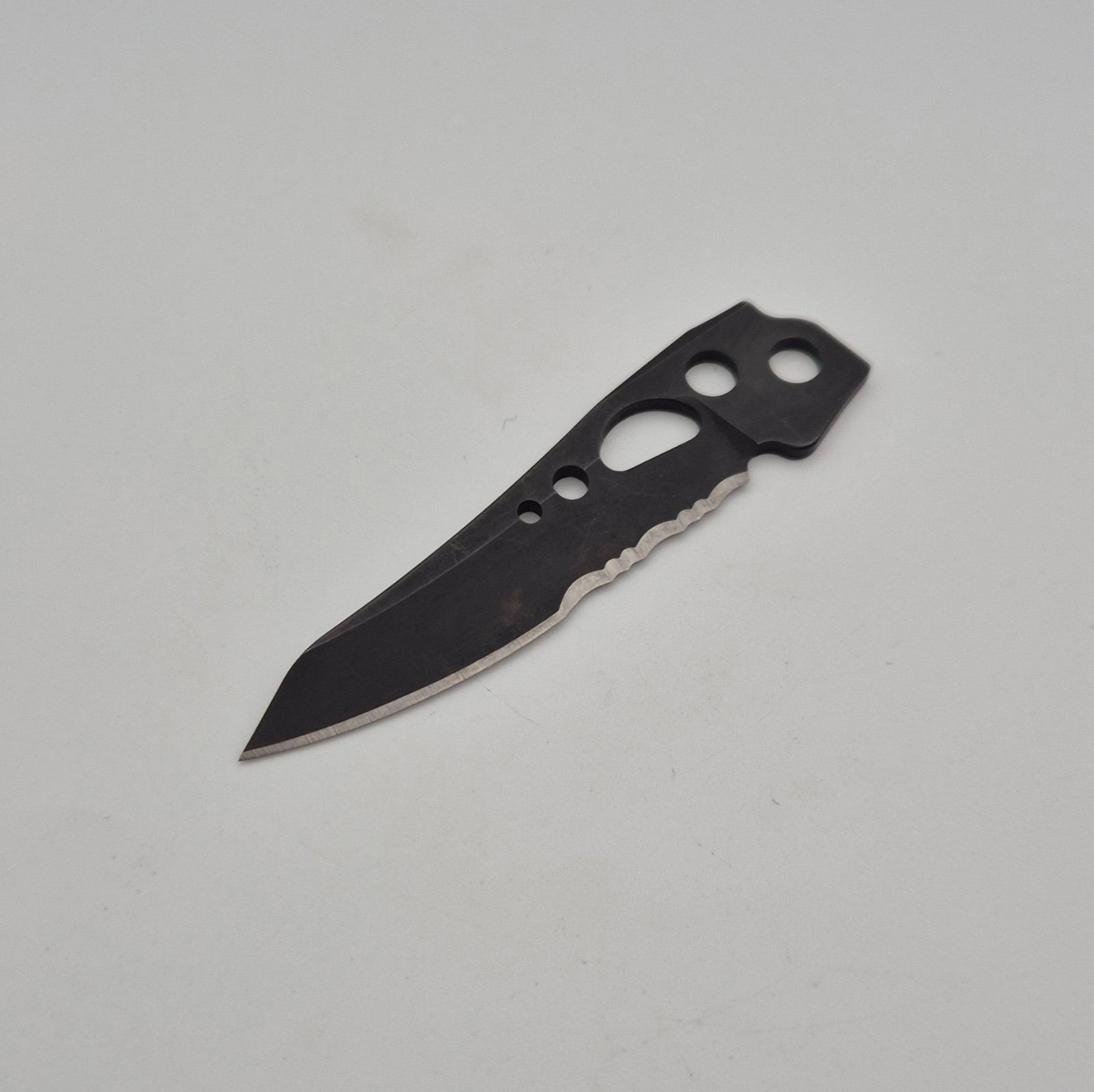 Leatherman Skeletool – 420HC Combo Knife (Black) – New Genuine Mod Part