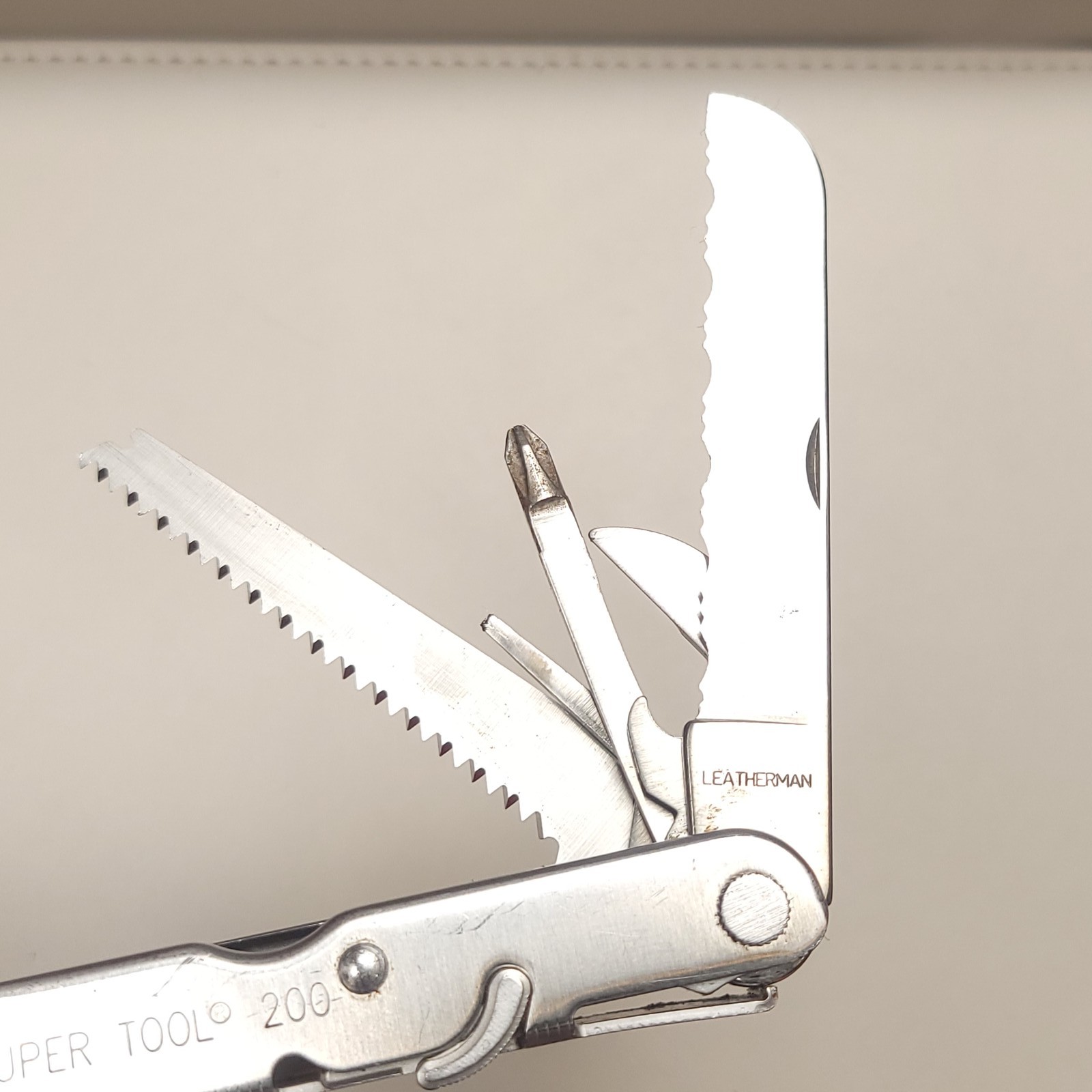 Leatherman Super Tool 200 Multi-Tool Pliers Saw Knife USA Made
