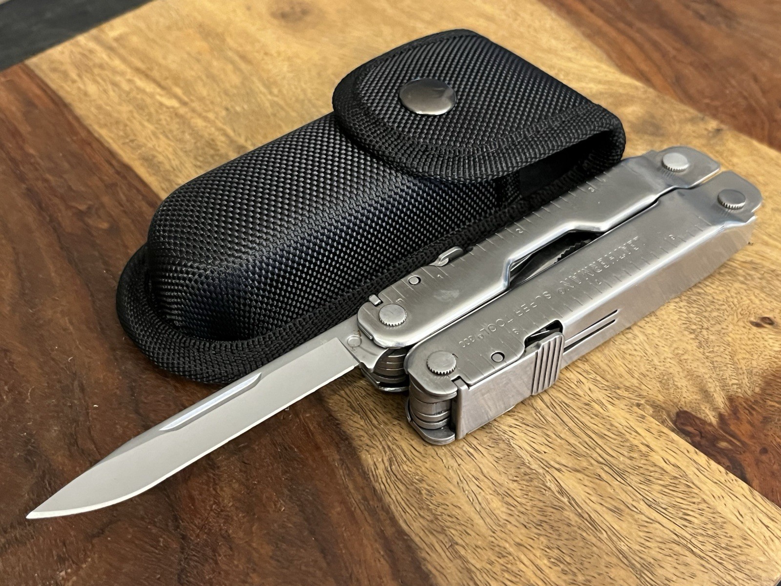 Leatherman Super Tool 300 Multitool w/Beautiful Sheath