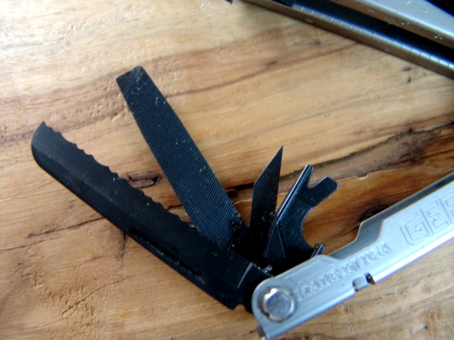 GERBER-CENTER DRIVE-MULTI PLIER-w/GERBER DIME-GERBER CASE-STAINLESS & BLK-EXCLNT