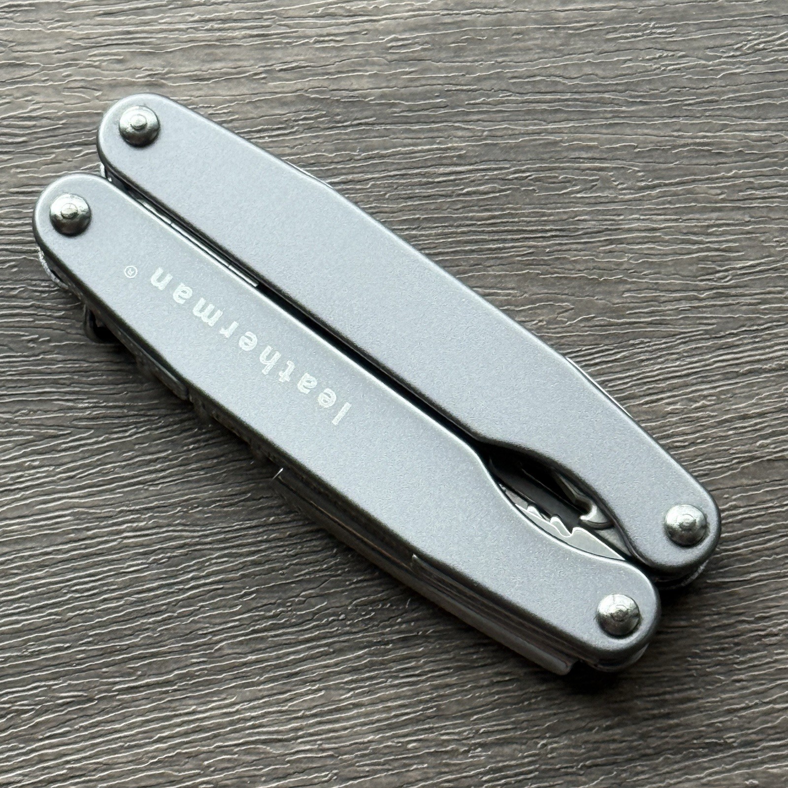 Leatherman Juice C2 Storm Gray. New In Gift Tin Box