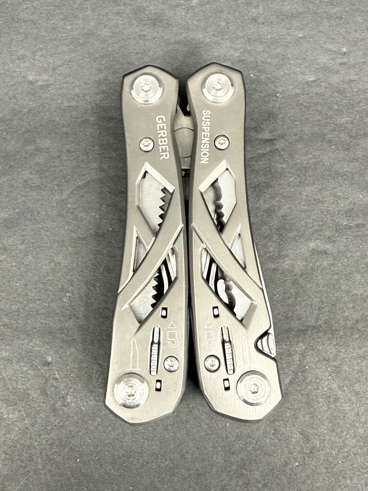 GERBER Gear Suspension 12-in-1 EDC Multi-Plier Multitool with Pocket Knife