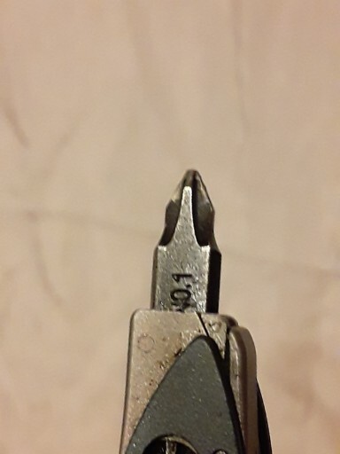 LEATHERMAN Skeletool Multi Tool – Combo Edge Blade Knife Pliers Carabiner