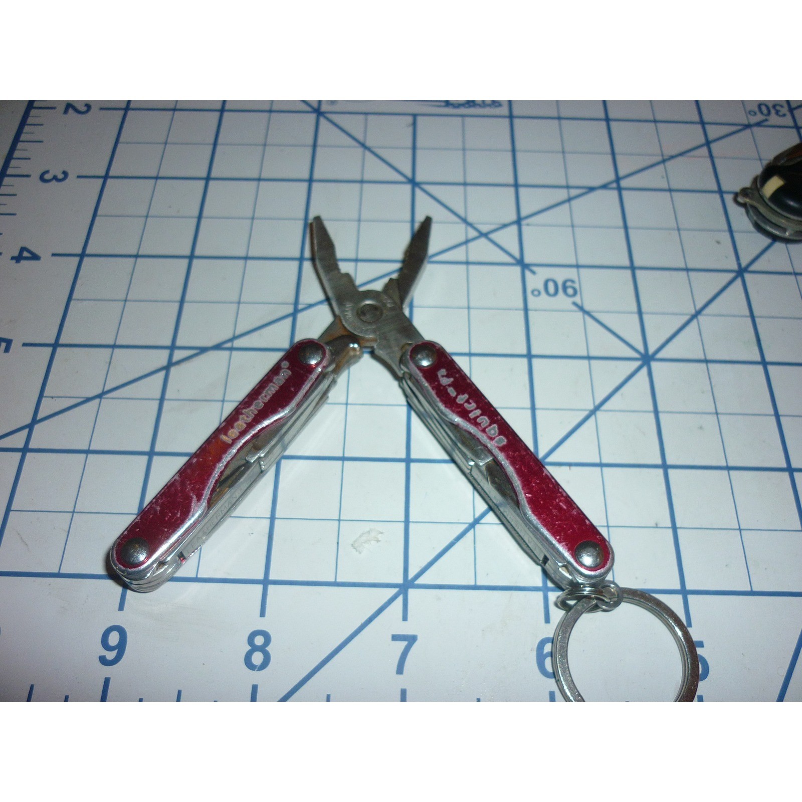 Vintage Retired Leatherman Squirt P4 Red Keychain Multi-Tool Discontinued Pliers