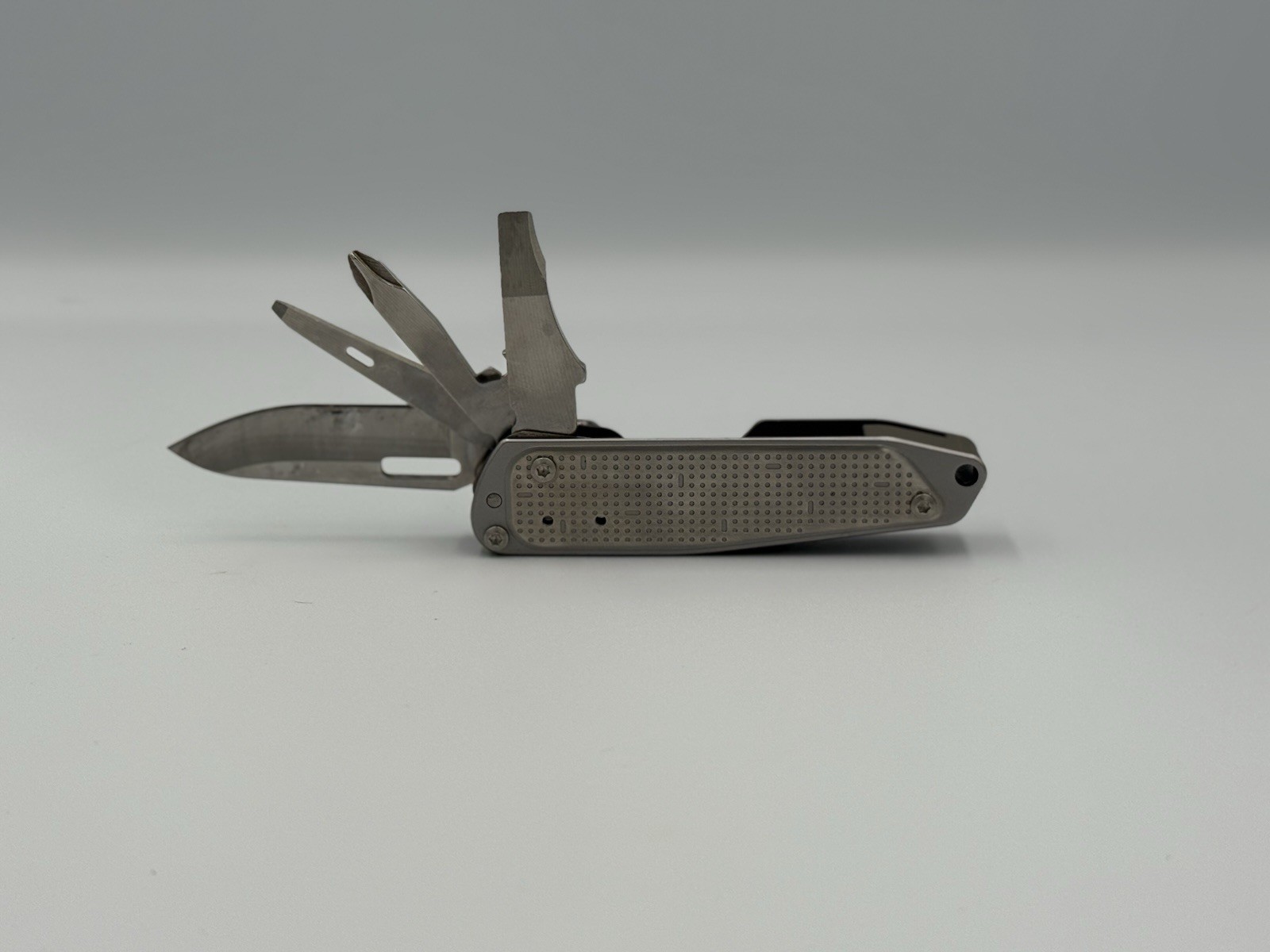 Leatherman Free T2 Pocket Knife Multi-Tool EDC Gear 🔪🛠️
