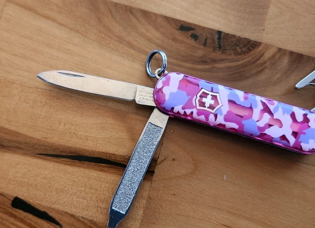 Limited Edition Victorinox Swiss Army Knife SD Classic Pink Camo – Great 907