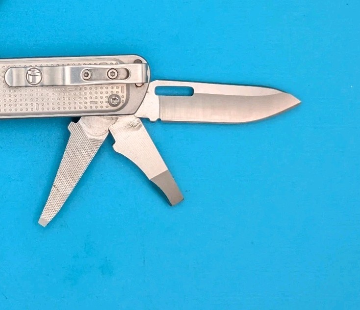 Leatherman FREE T4 Pocket Knife Multi-tool! SILVER! RETIRED! *O-BASF*