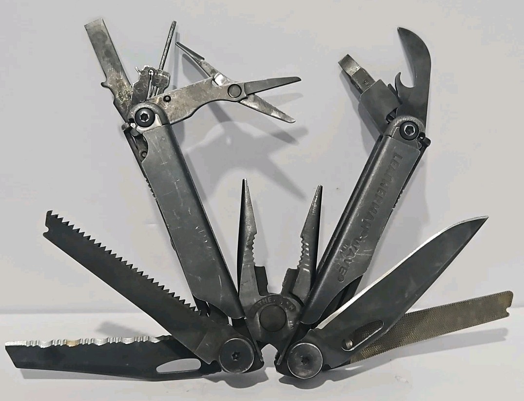 Leatherman Wave Original Black Oxide multi-tool w/ Sheath