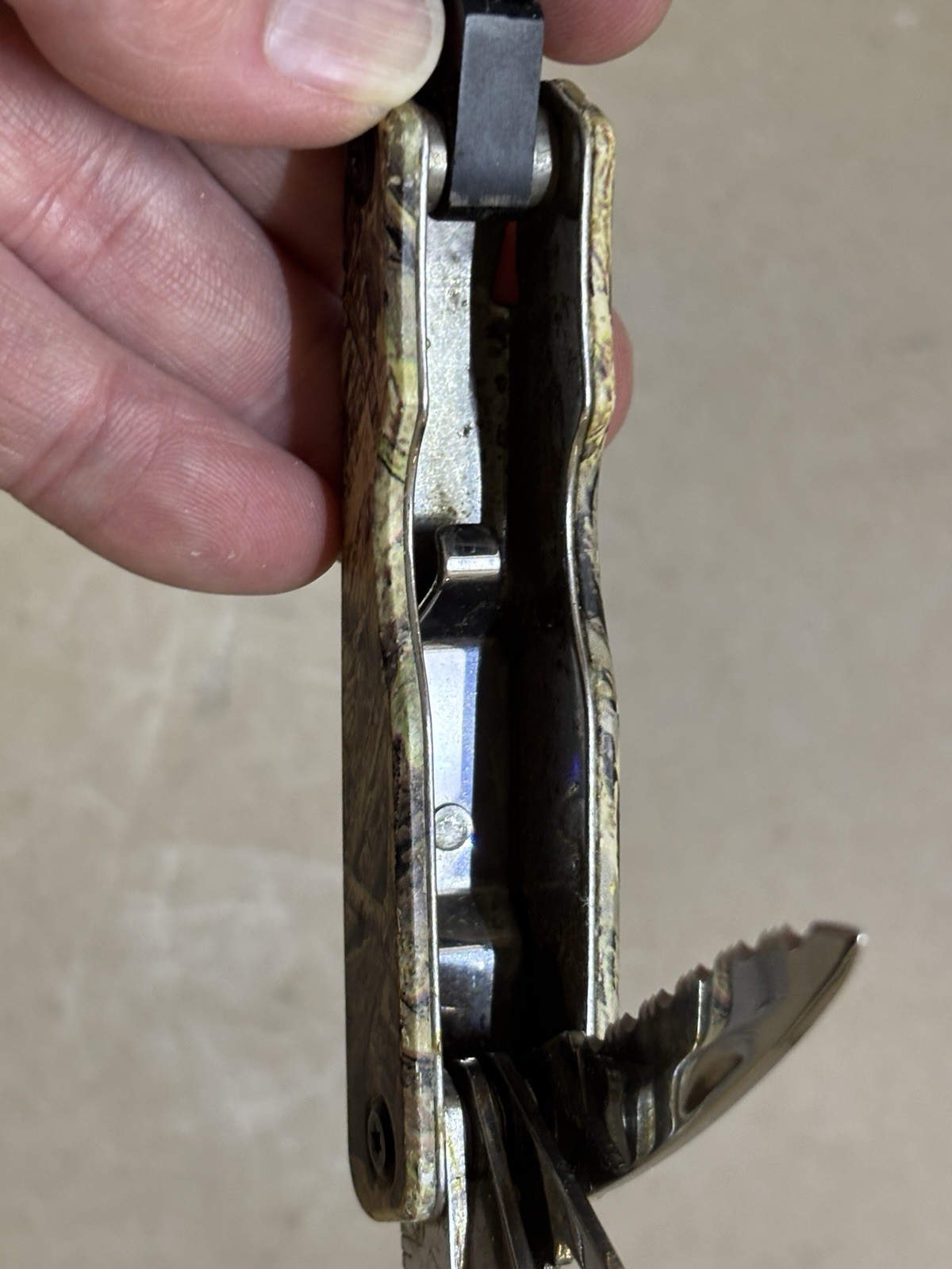 MOSSY OAK 13 in 1 Multi-tool Pliers Folding Pocket Tool Outdoor Camping